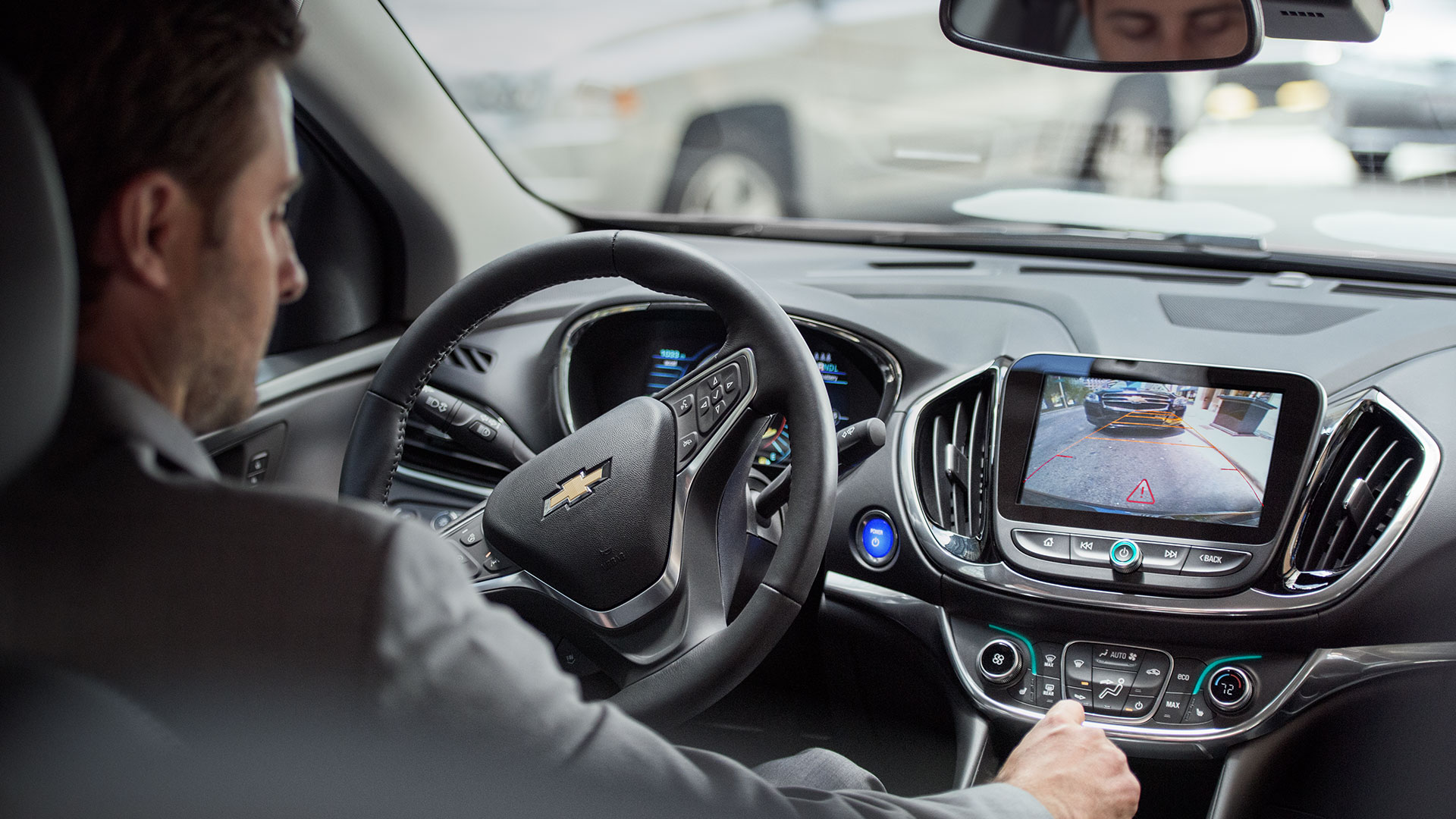 Volt Vs Prius Which Hybrid Car Is Best Toyota Or Chevrolet Valley Chevy Chevrolet 2017 Volt Steering Wheel Console