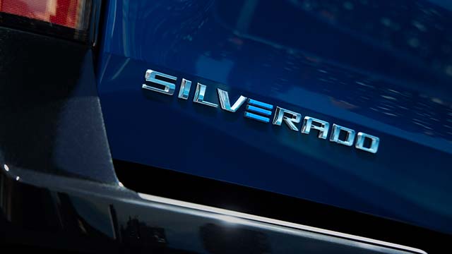 2024-Silverado-EV-RST-024-gallery5