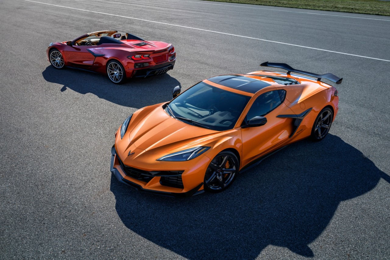 2023 Corvette ZO6 vs Dodge SRT Hellcat Valley Chevy Dealers