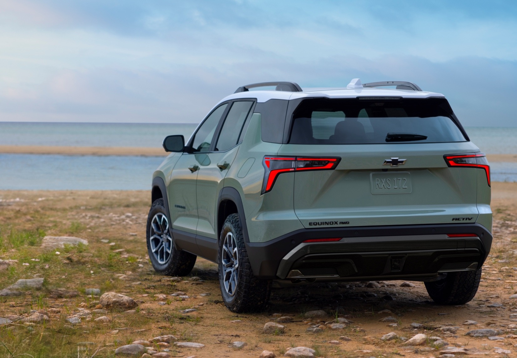 25Equinox 4 Right photo@2x