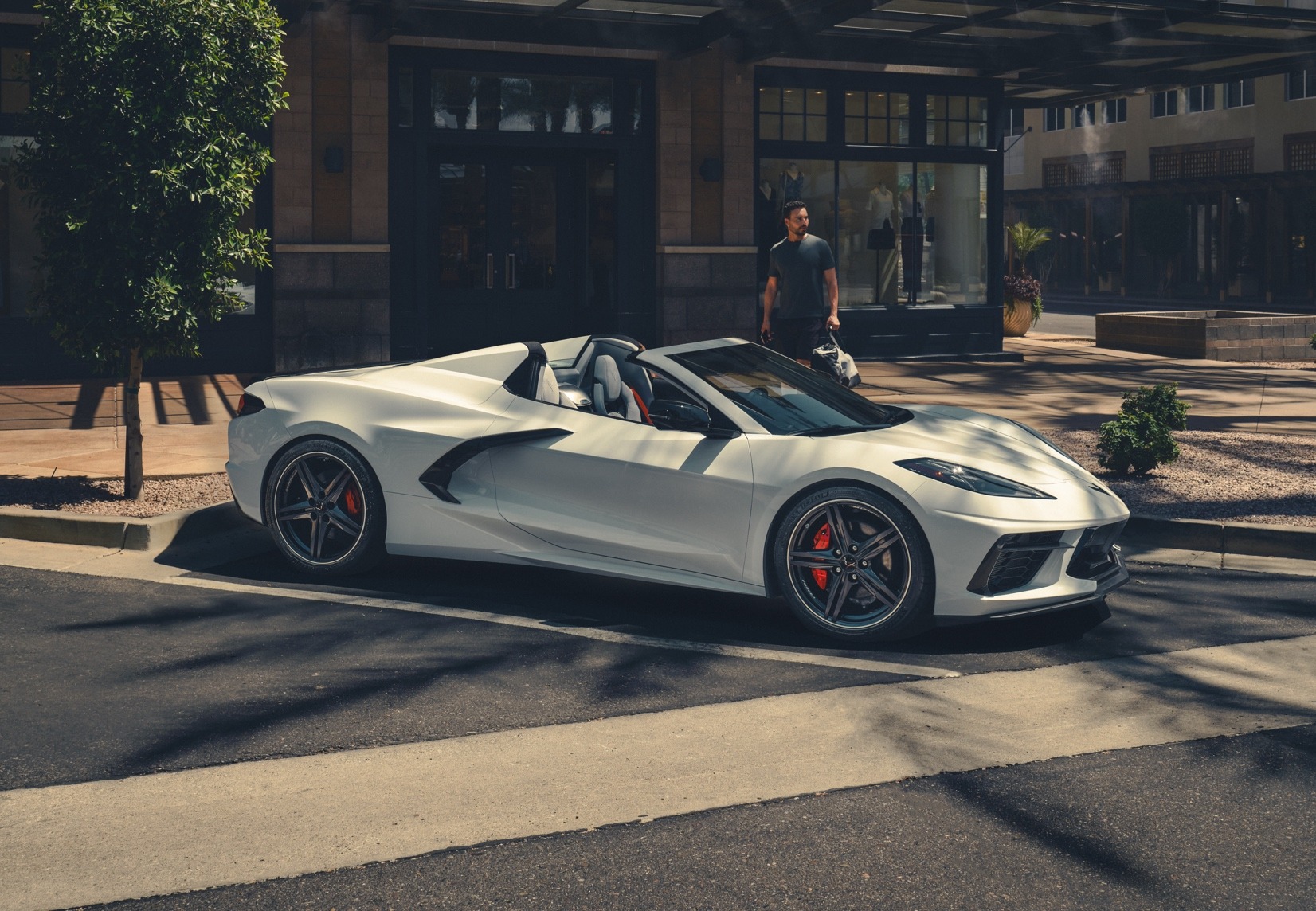 25Stingray 1 Left Image@2x