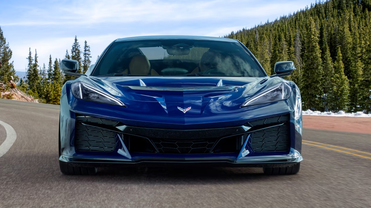 26 Corvette ZR1 Gallery 2 MIDDLE