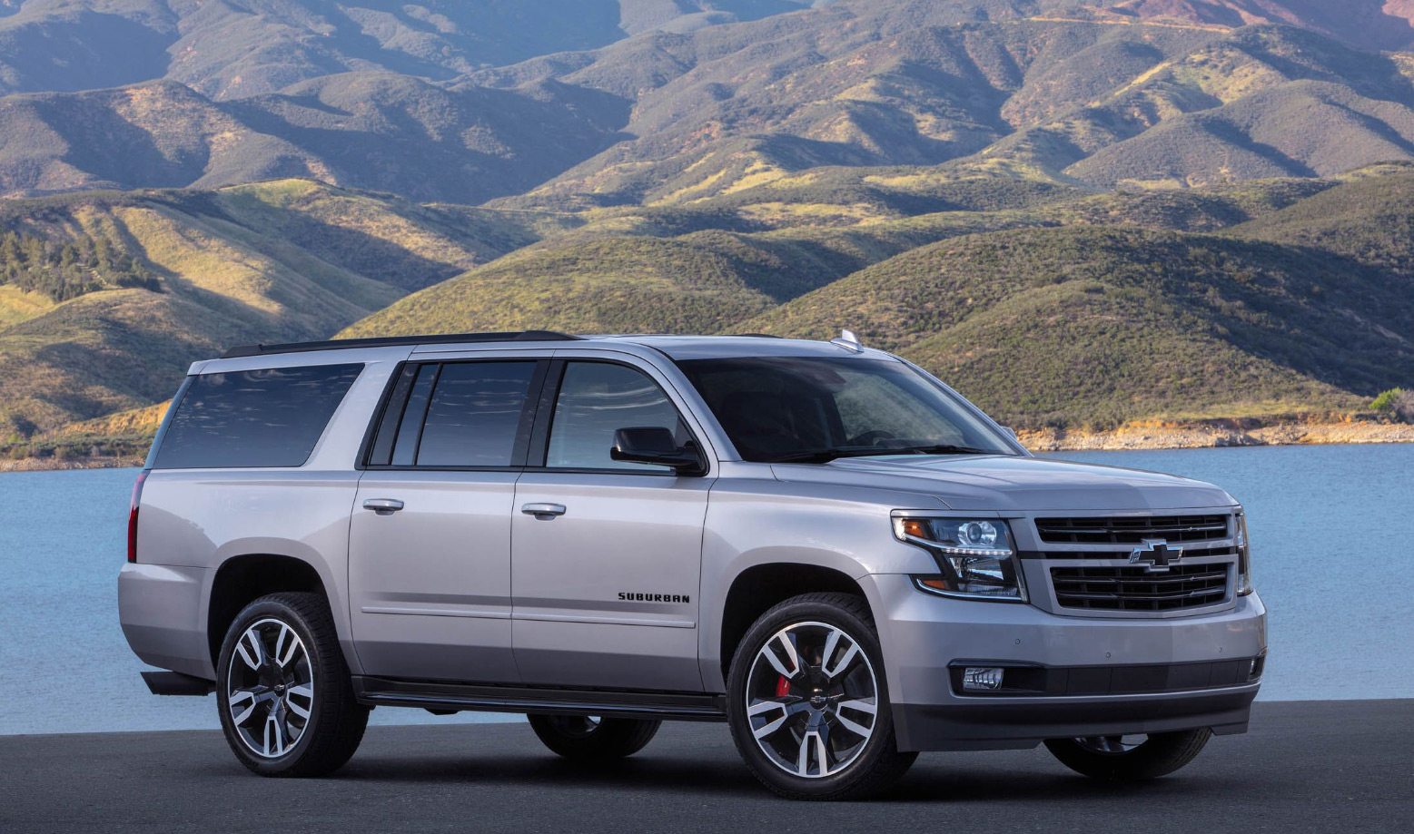 Valley Chevy - 2019 Suburban RST Pictures & Specs - Front Sideview