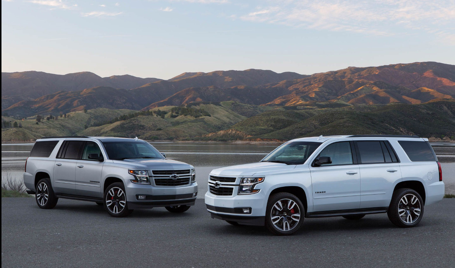 Valley Chevy - 2019 Suburban RST Pictures & Specs - Side by Side