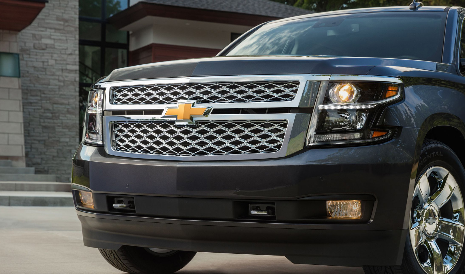 Valley Chevy - 2019 Suburban RST Pictures & Specs - Front End